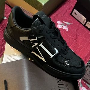 New with box size 10.5 us men